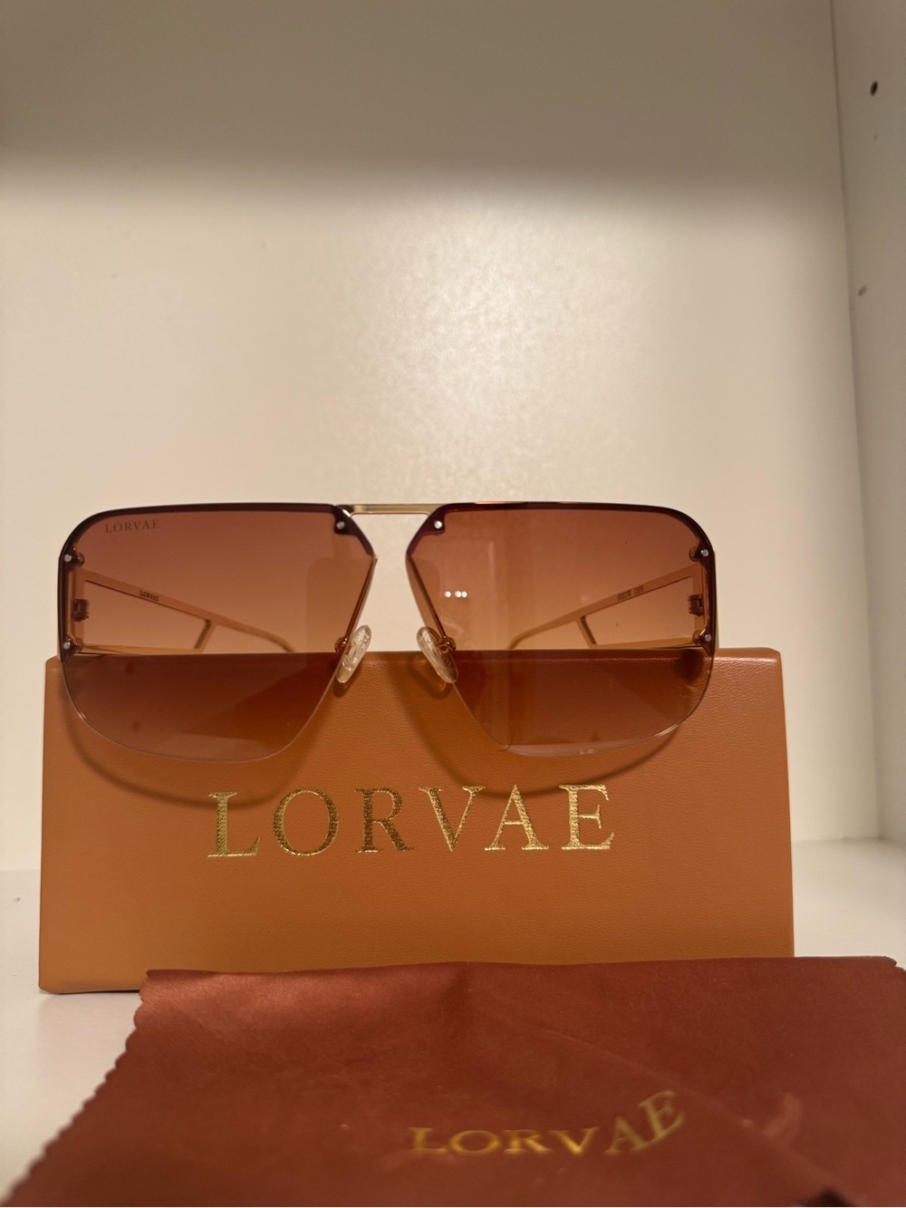 Lorvae Show Off - Gilt Women's Brown Gradient Rimless Sunglasses